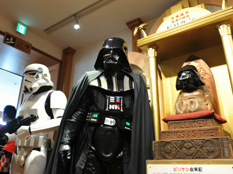 Illustration for article titled Darth Vader Invades South Osaka (Noooooooooo!)